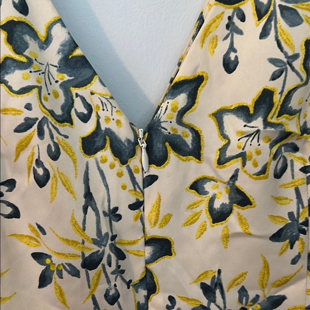 Cinq à Sept Floral Sleeveless Top - Picture 4 of 4